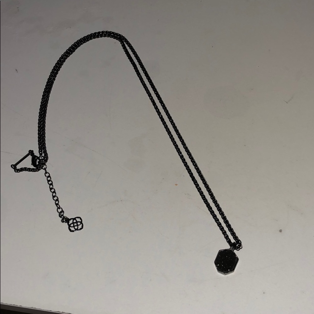 Kendra Scott necklace